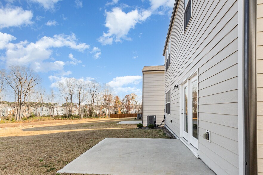 Building Photo - 1425 Rhodes Pond St