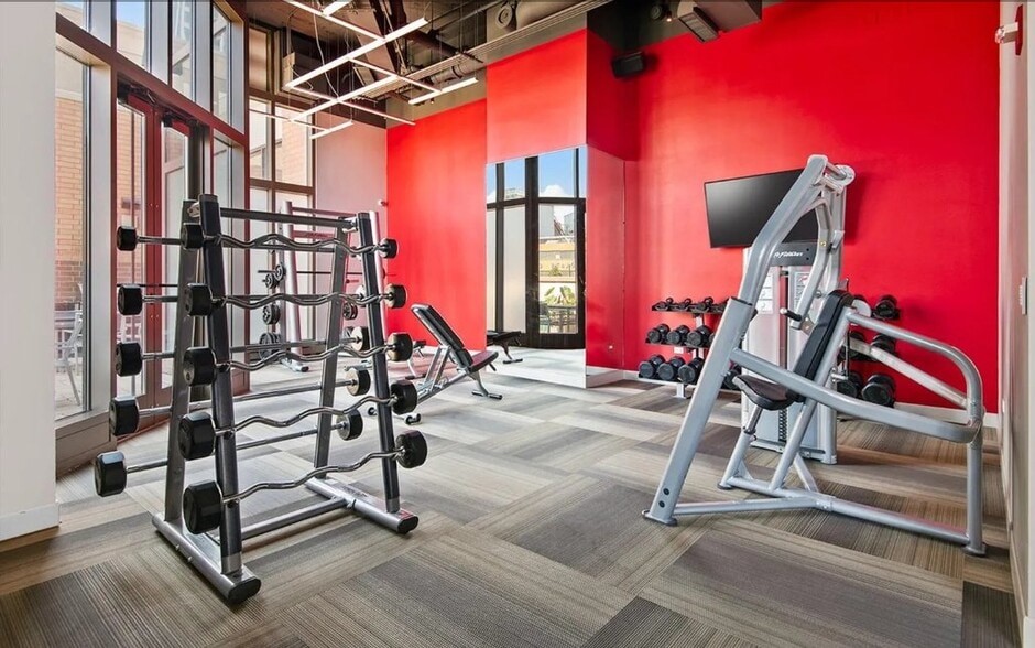 Building Photo - 352 N Desplaines St