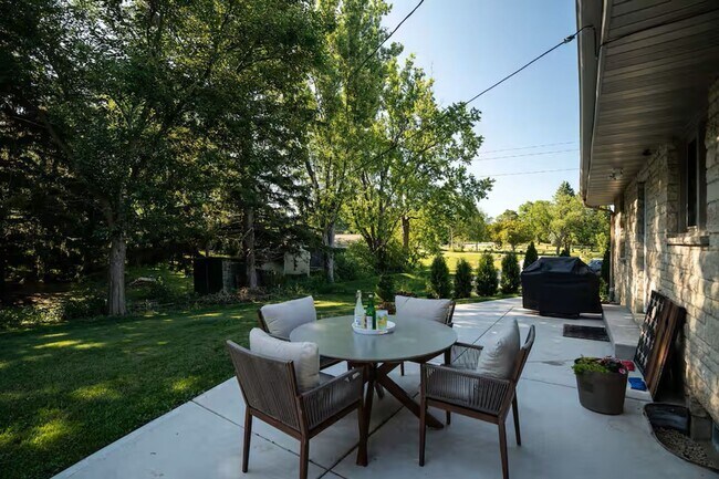 Building Photo - Updated 3 bedroom Delafield ranch