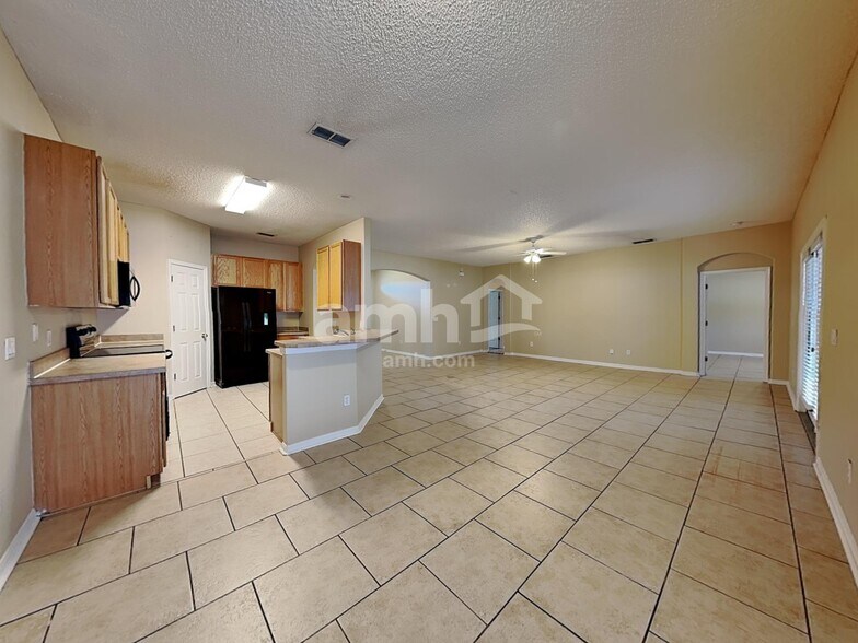 Building Photo - 1658 Silk Tree Cir