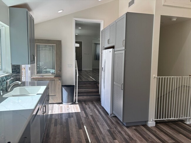Building Photo - Great Location! A Must See 2 Bedroom/ 2 Ba...