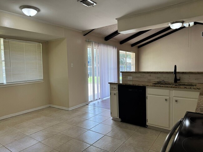 Building Photo - 6919 Moon Lake Dr