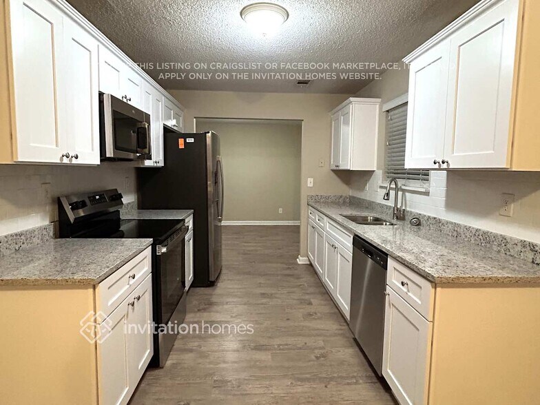 Building Photo - 2529 Country Lake Cir