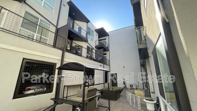 Building Photo - 965 S 200