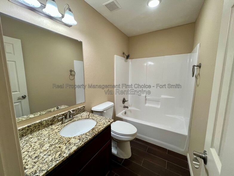 Building Photo - 507 Ridge Point Dr