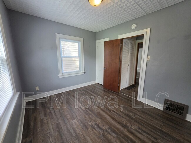 Building Photo - 1212 Forest Ave