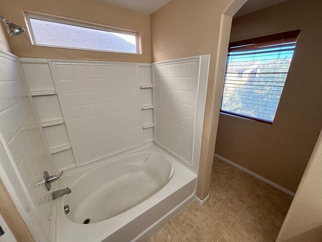 Building Photo - Charming 2Bed/2Bath/1Car 2-Story Home located in Sunrise Manor- Make the Move for Less: $500 Off ...