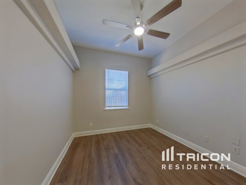 Building Photo - 606 Marigold Rd