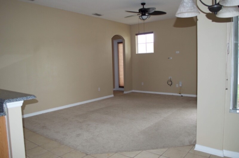 Building Photo - 6220 Hedgesparrows Ln