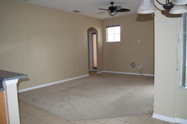 Building Photo - 6220 Hedgesparrows Ln