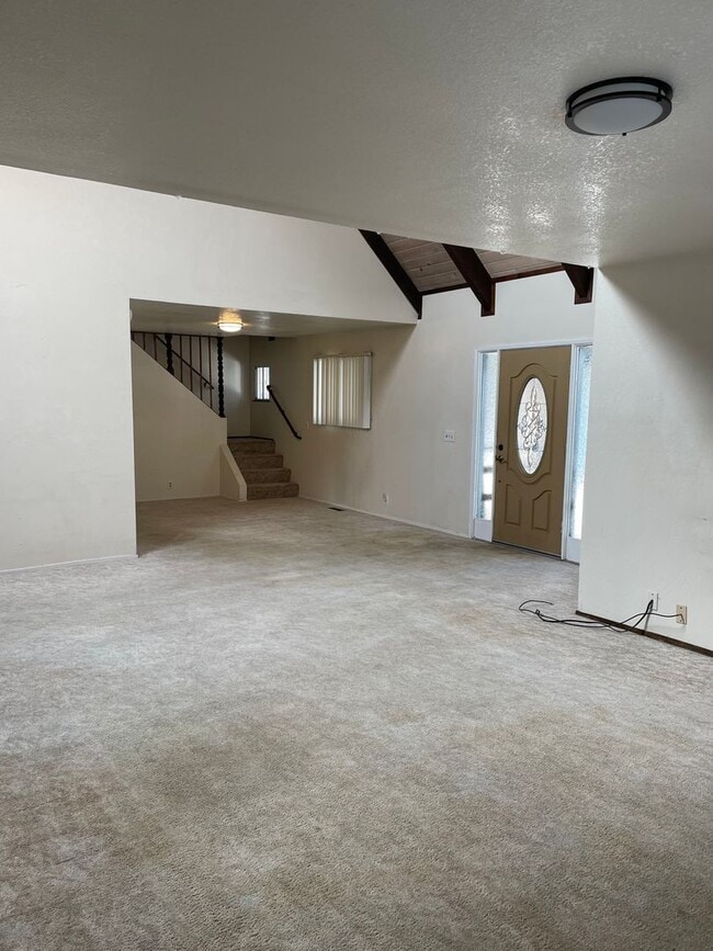 Building Photo - Al Tahoe - 4 bedroom 2 bath with Garage