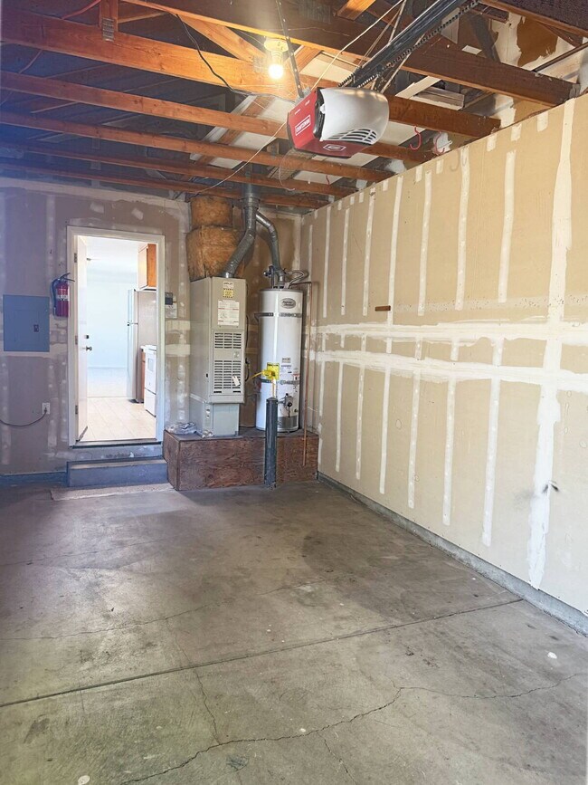 Building Photo - 2BD/2BA Single-Level Home Near Sonoma Plaza | Available Now.