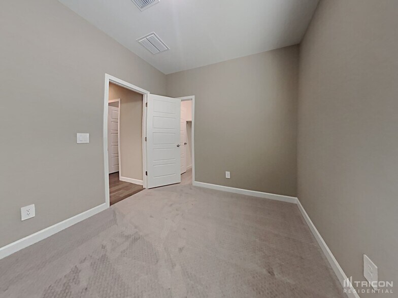 Building Photo - 44238 W Palo Ceniza Way
