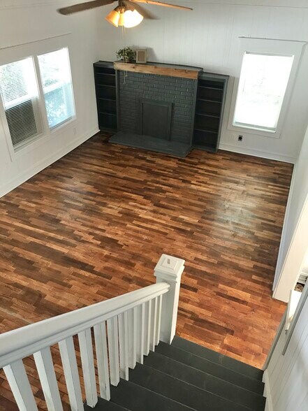 Primary Photo - 903 Ward St