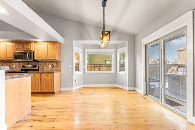 Building Photo - 987 N Knox Pl