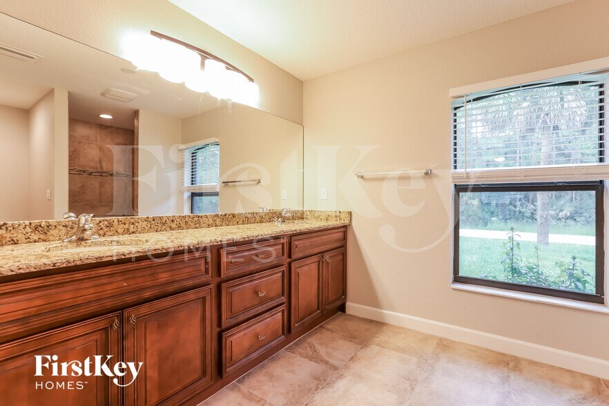 Building Photo - 2267 Kamsler Ave