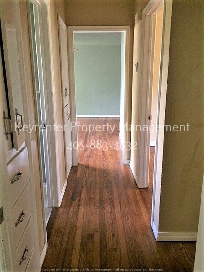 Building Photo - Renovated 3 Bedroom close to OU Campus!! LAWNCARE INCLUDED!!