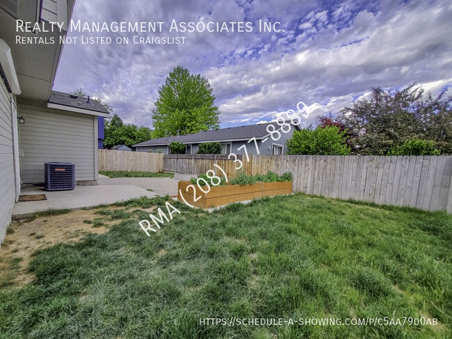 Building Photo - 1339 W Sandalwood Dr
