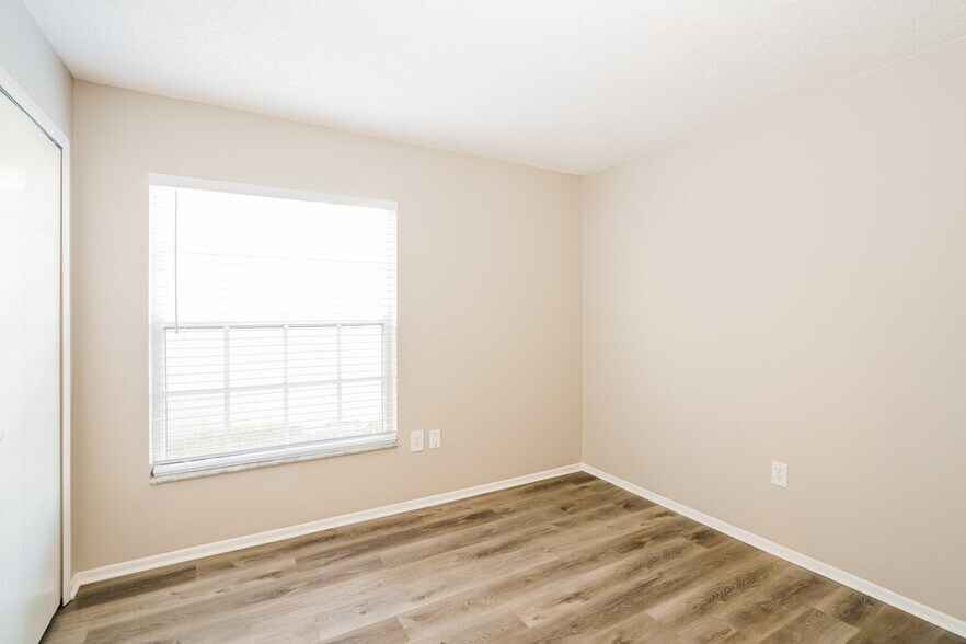 Building Photo - 1434 Lakehurst Way