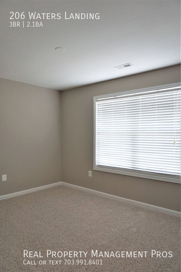 Building Photo - 206 Waters Landing