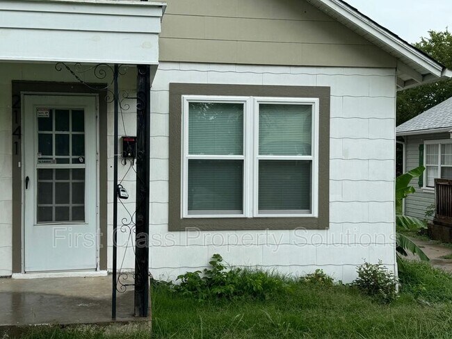 Primary Photo - 2141 NW 29th St