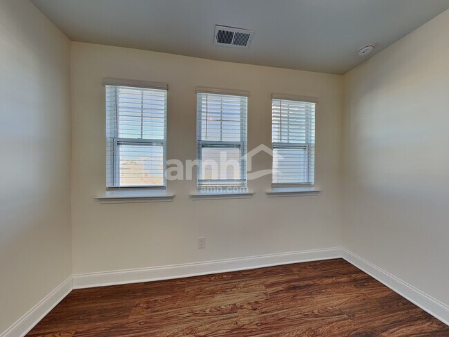 Building Photo - 175 River Hwy