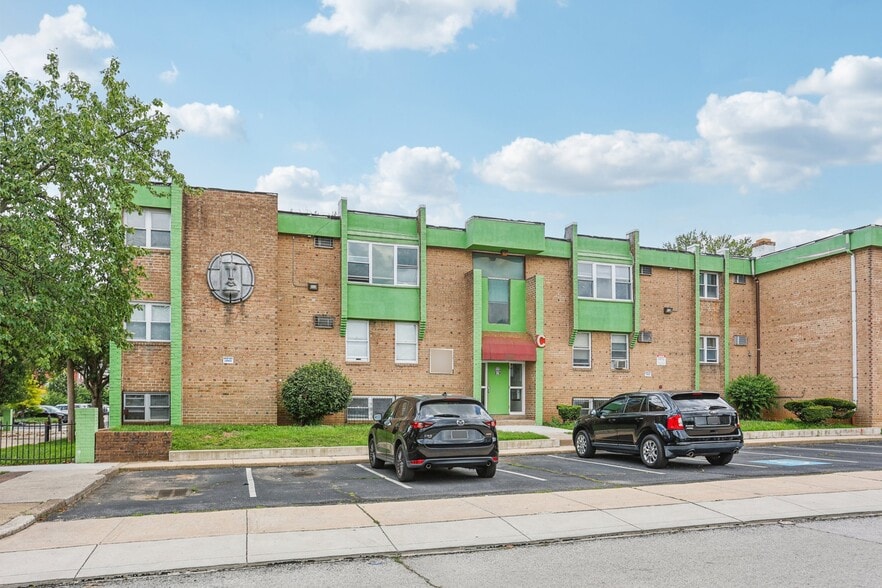 Building Photo - Marshall Square Apartments