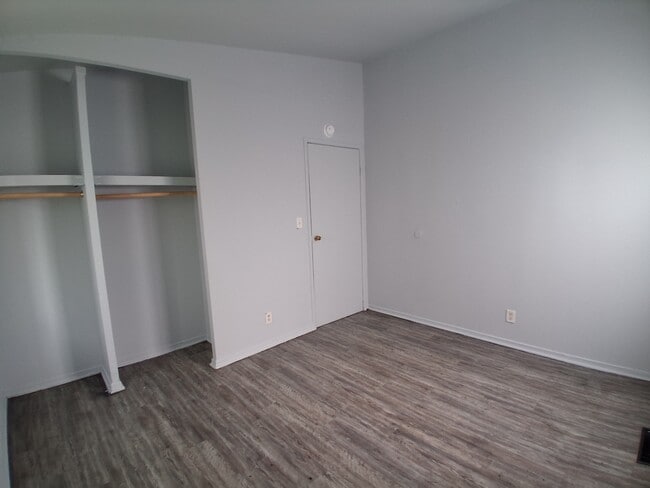 Building Photo - 1206 James Pl