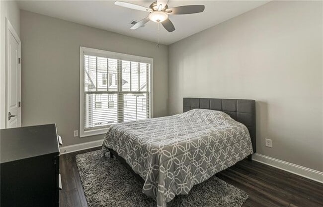 Building Photo - 4321 Parkside Pl