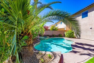 Building Photo - Southwest Pool Home With First Floor Bed And Bath