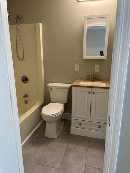 Building Photo - 46 Turnpike St