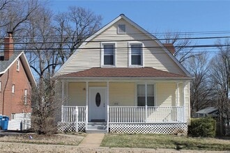 Building Photo - Absolutely adorable 3 bedroom/1.5 bath hou...