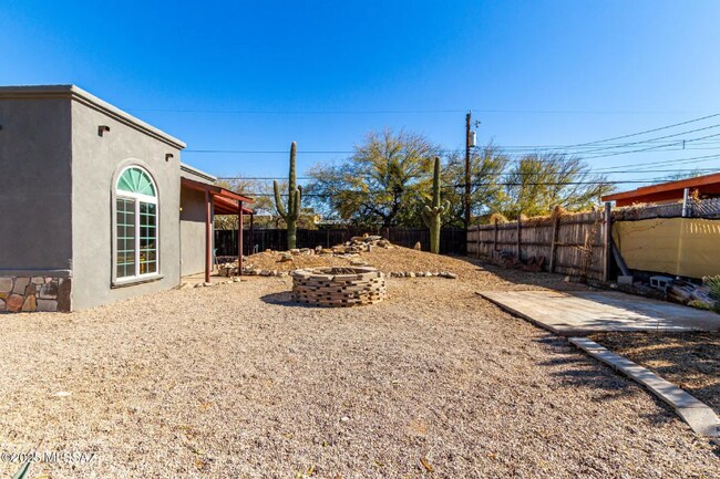 Building Photo - 2144 N Madelyn Ave