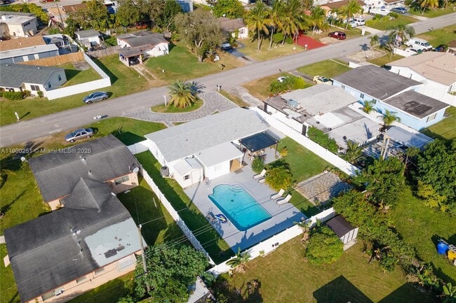 Building Photo - 6390 Plunkett St