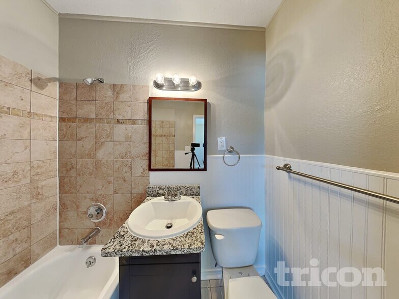 Building Photo - 5601 N 16th St