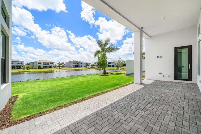 Building Photo - 9516 Riverside Pk Dr
