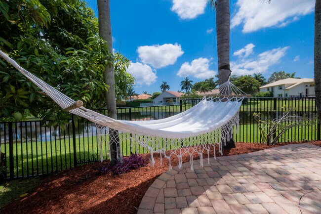 Building Photo - 10849 Bal Harbor Dr