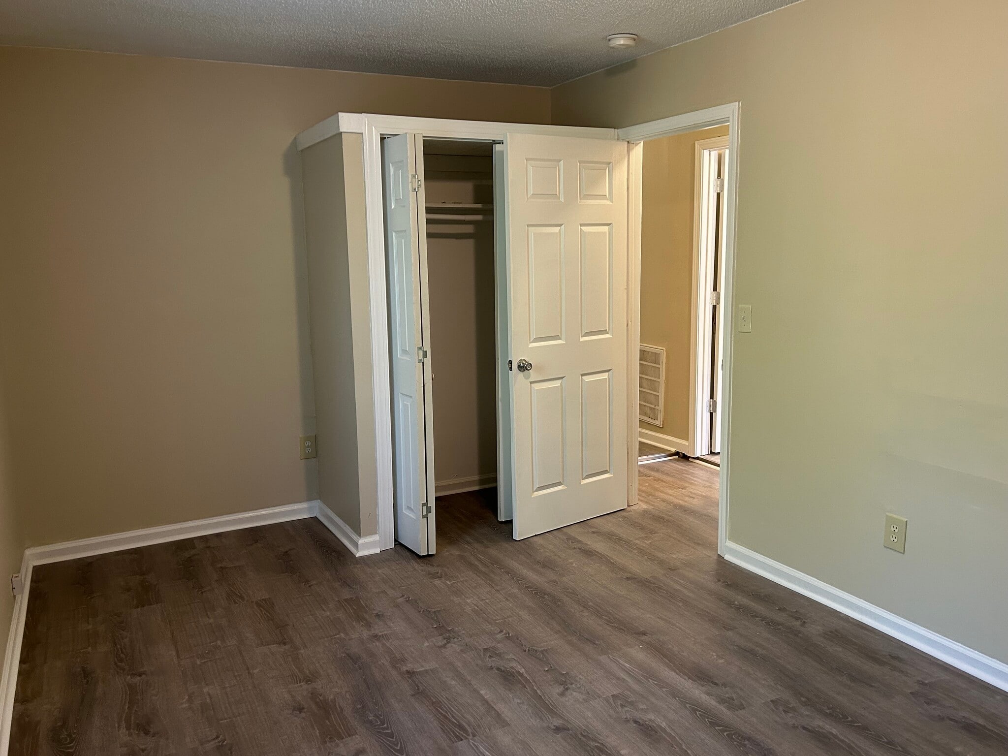 Bedroom #3 - 522 Lee St