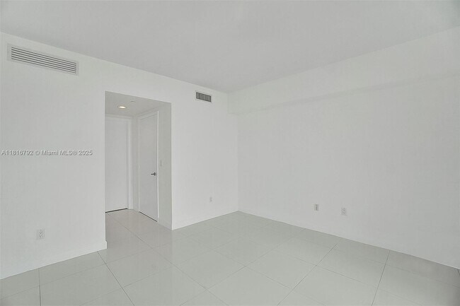Building Photo - 465 Brickell Ave