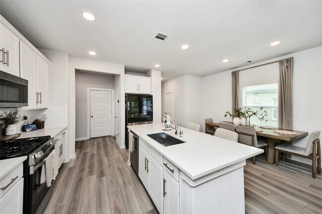 Building Photo - 8646 Blueberry Ash St