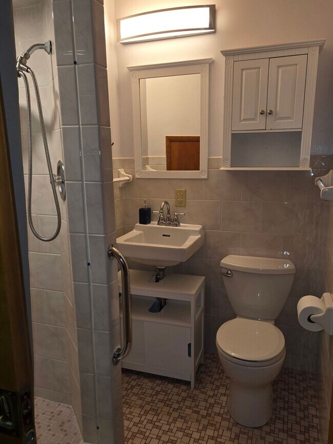 Building Photo - 132 Corll St