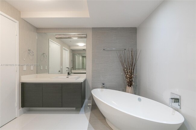 Building Photo - 300 Sunny Isles Blvd