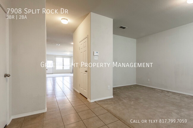 Building Photo - 7908 Split Rock Dr