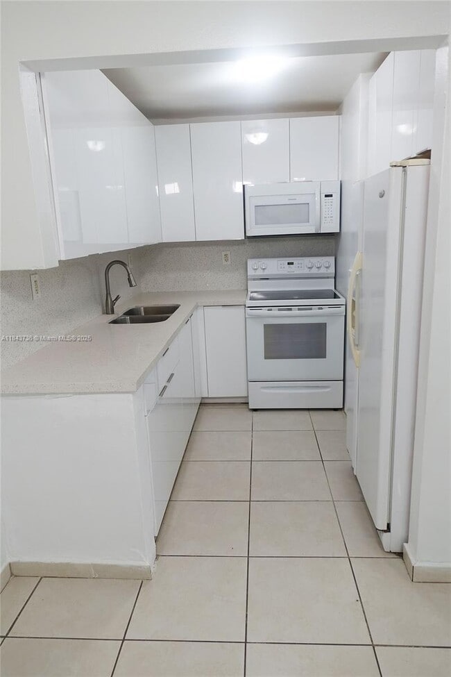 Building Photo - 495 NW 72nd Ave