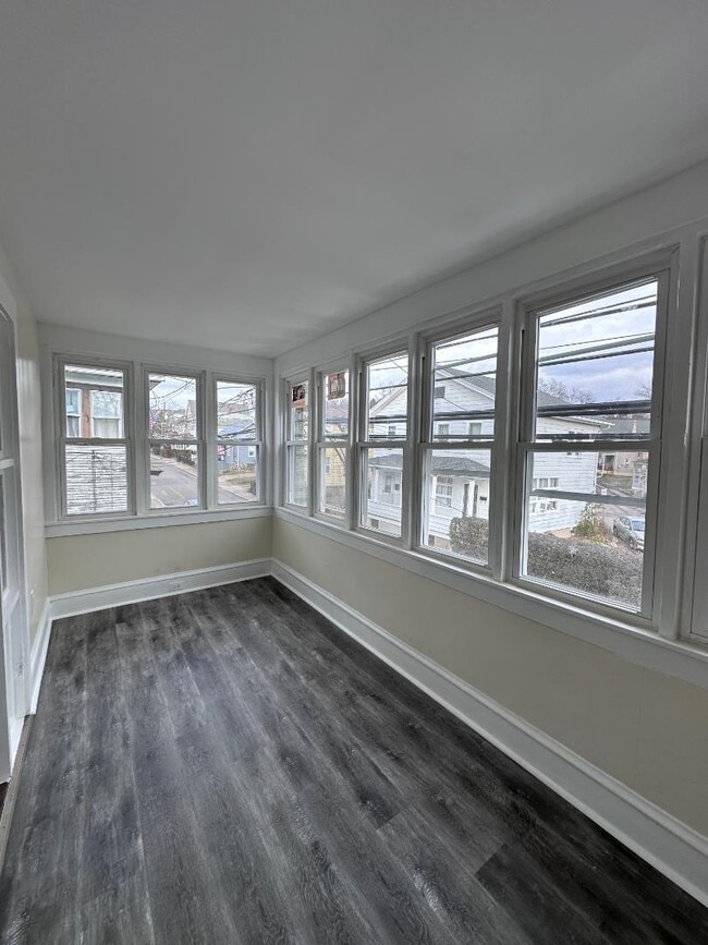 Building Photo - 153 Vine St