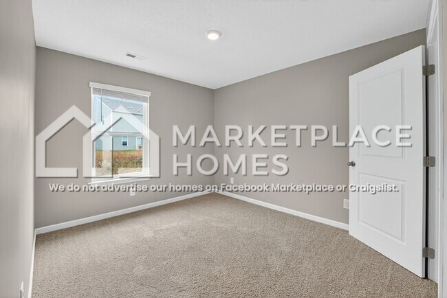 Building Photo - 559 Cliff St