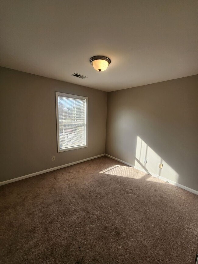 Building Photo - 3802 Falcon Crest Dr
