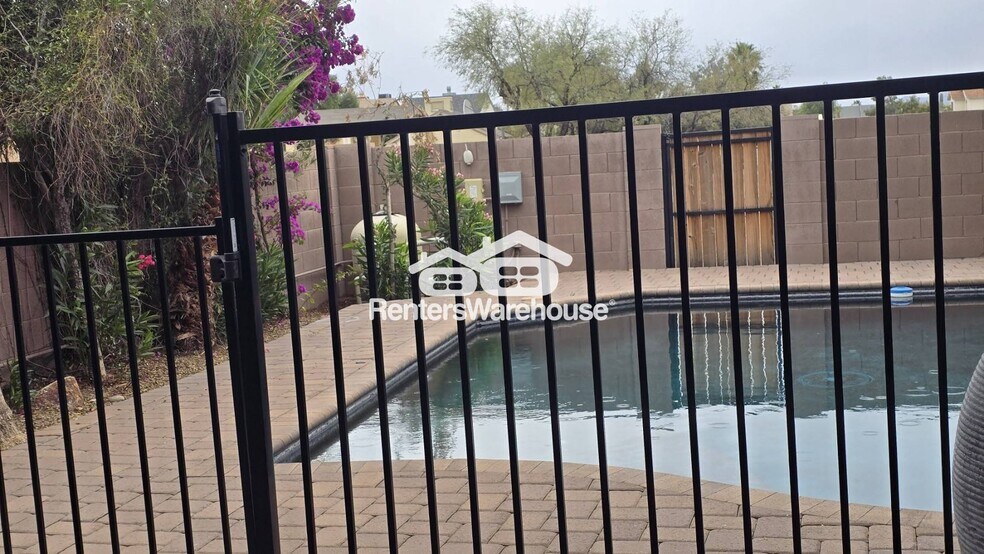 Building Photo - 3065 W Tarina Ct