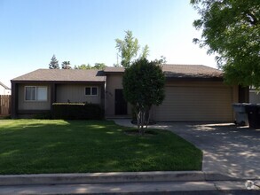 Building Photo - Great home for rent in Visalia!