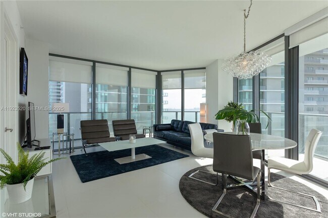 Building Photo - 501 NE 31st St